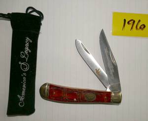 lot 196 image: Nice double blade pocket knife from the North American Fishing Club