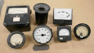 lot 186 image: Group of Vintage gauges