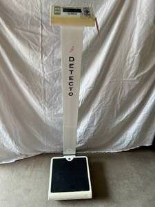 lot 32 image: MSRP $500 Detecto ProDoc PD300 Digital Physicians Patient Scale - 480lb Capacity - Good Working Condition