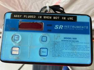 lot 33 image: SR Instruments Model 500 Digital Patient Precision Scale with Hand Rails - Great For Patients Who Are Unsteady On Their Feet Good Working Condition