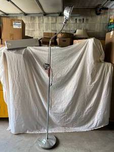 lot 37 image: Graham-Field Retro Cool Chrome Gooseneck Telescoping Examination Light - Perfect For Home Or Office - Great Working Condition