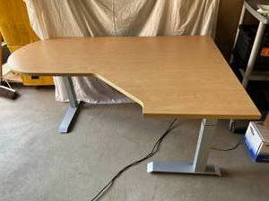 lot 38 image: MSRP $2800 Workrite Ergonomics Electric Height Adjustable Corner Desk Executive Workstation Extra Large Table With Rounded Left Return - Super Nice Working Condition Of Course I Want This