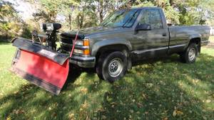 lot 1 image: 2000 Chev LS 3500 4 x 4 with V Plow