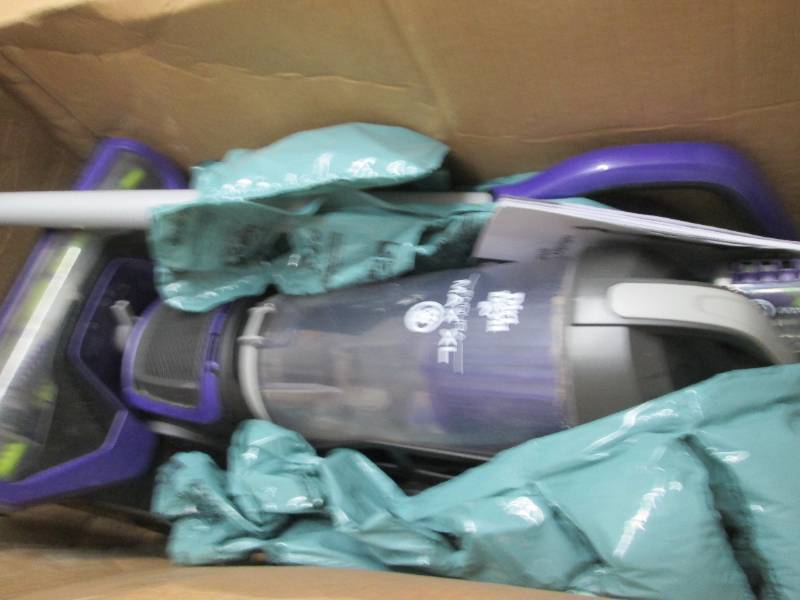 lot 212 image: Dirt Devil Endura Max XL Pet Bagless Upright Vacuum