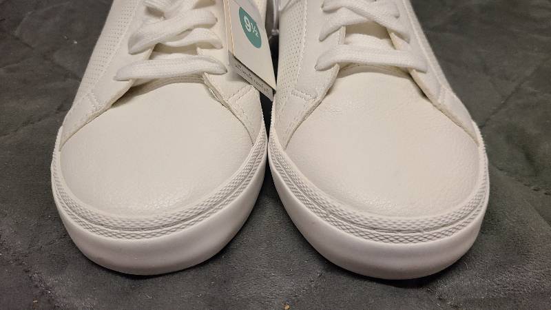 lot 169 image: Size 9 12 Memory Foam shoes