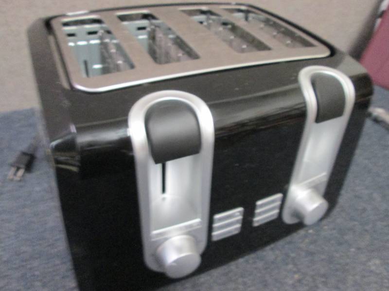 lot 46 image: Black & Decker Toaster