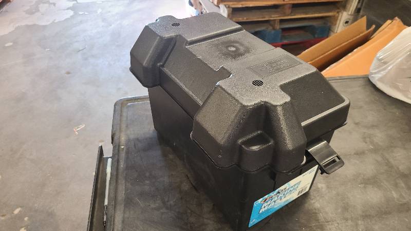 lot 130 image: Marine Battery Container