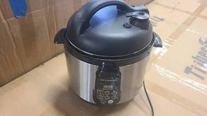 lot 31 image: Cooks Essentials Pressure Cooker