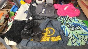 lot 140 image: Collection of clothing in good condition, various sizes