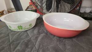 lot 155 image: Pyrex and Glassbake dishware