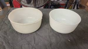 lot 157 image: Fireking and Pyrex Bakeware
