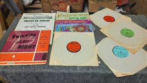 lot 171 image: Collection of vintage records in sleeves