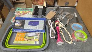 lot 175 image: Assortment of household and kitchen goods