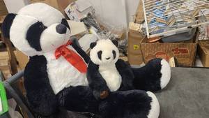 lot 176 image: Stuffed Panda Bears