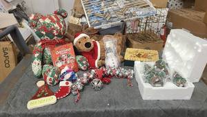 lot 178 image: Christmas itesm in great shape