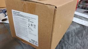 lot 643 image: Cardinal Health Duckbill Surgical Masks
