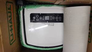 lot 679 image: Portable window unit airconditioner