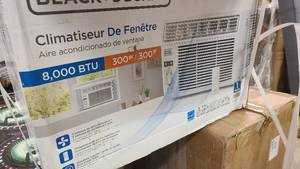 lot 689 image: Black and Decker 8,000 BTU window unit