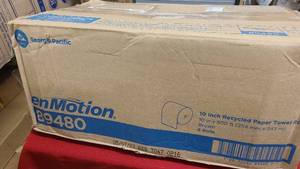 lot 754 image: 10-inch Recycled Paper Towels