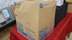 lot 758 image: Pacific Blue Tissue boxes
