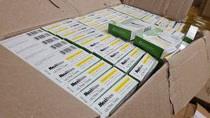 lot 777 image: Maxithins box of 200 individually packed pads
