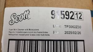 lot 786 image: Scott Foam Skin Cleanser with Moisturizers Refills