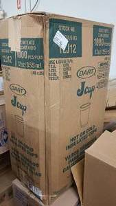 lot 812 image: Large box of Insulated cups