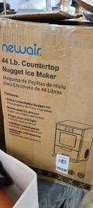lot 702 image: NewAir 44lb Countertop Nugget Ice Maker