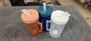 lot 733 image: Set of 3 portable mugs