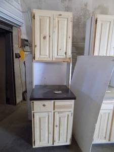 lot 16 image: Free Standing Cabinets  2 drawer, 4 Cupboards 25 12 x 24 34 x 86 Tall