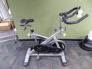 lot 27 image: Vision Fitness ES700 Indoor Cycle