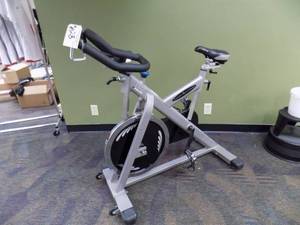 lot 28 image: Vision Fitness ES700 Indoor Cycle