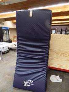lot 39 image: 2 Foam Pads