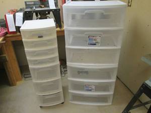 lot 76 image: Plastic 7-drawer rolling organizer