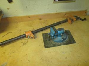 lot 98 image: 2 12 Bench vice with large pipe clamp