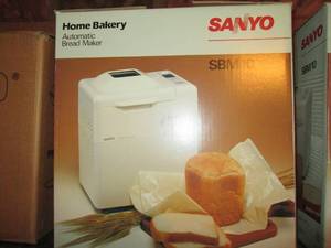 lot 109 image: Sanyo Home Bakery automatic bread maker