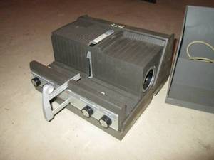 lot 125 image: Vintage Wards 642 slide projector