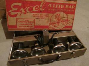 lot 140 image: Excel 4-lite bar in metal carrying case