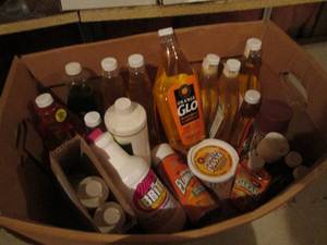 lot 147 image: Assortment of bathroom hardware