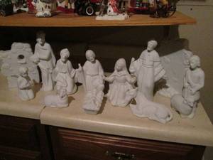 lot 153 image: Textured ceramic Nativity Set