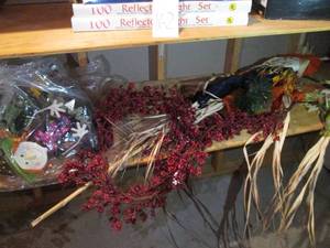 lot 163 image: Assortment of larger Autumn and Halloween decor