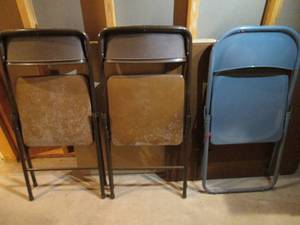 lot 164 image: 2-Folding card tables and 3-metal folding chairs