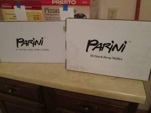 lot 174 image: Parini deep skillet and griddle