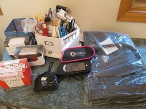 lot 185 image: Cards, craft supplies, a purse, plus