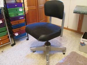 lot 197 image: Vintage office chair