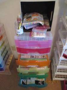 lot 291 image: Colorful plastic 8-drawer rolling organizer, yupp, packed with craft supplies