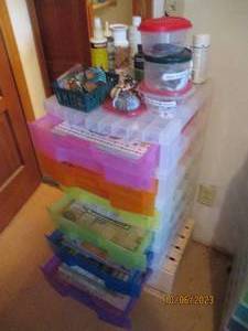 lot 292 image: Colorful plastic 6-drawer organizer, full