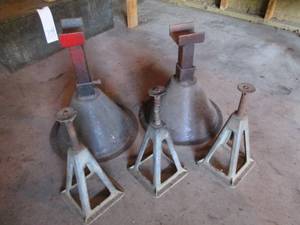 lot 206 image: Pair of super Heavy duty jack stands