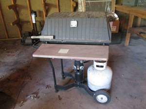 lot 209 image: Warm Morning broilmaster cast iron grill