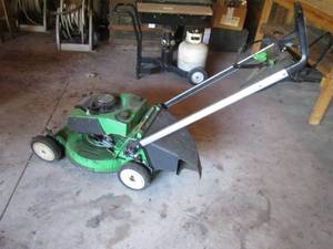 lot 47 image: 21 Gas powered Lawn-Boy mower